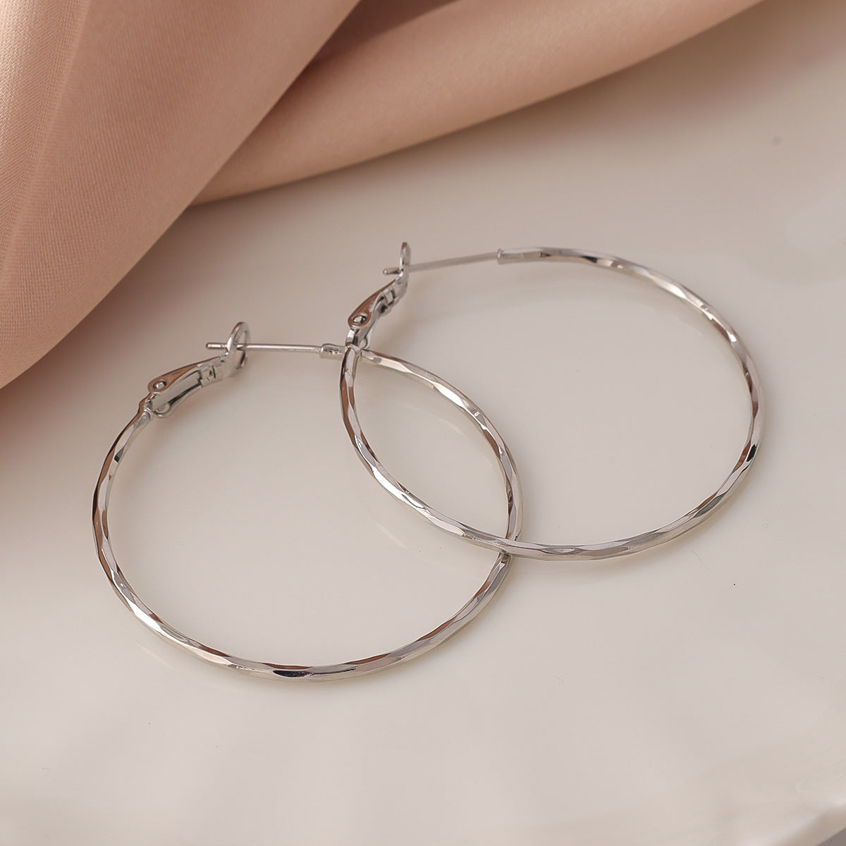 Gold Circle Earrings For Women With Copper Ear Pins Featuring Exaggerated Style
