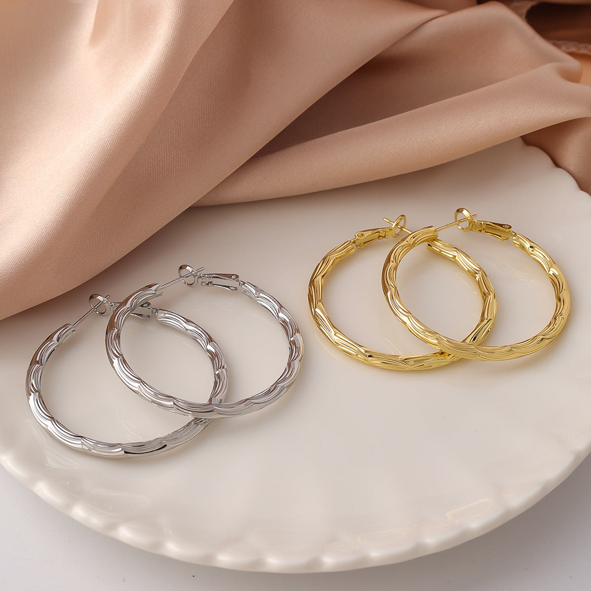 Gold Circle Earrings For Women With Copper Ear Pins Featuring Exaggerated Style