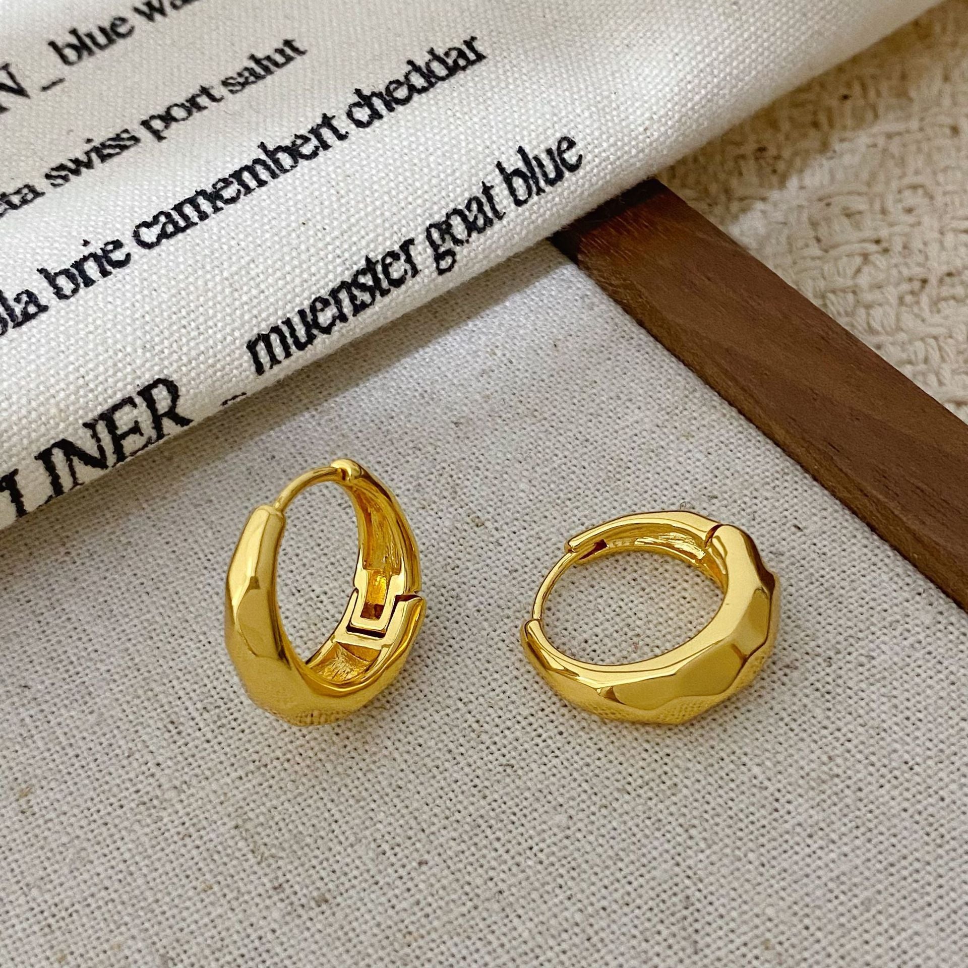 Real Gold Plated Copper Hoop Earrings With Brushed Water Droplets Pattern, Simple Style For Women