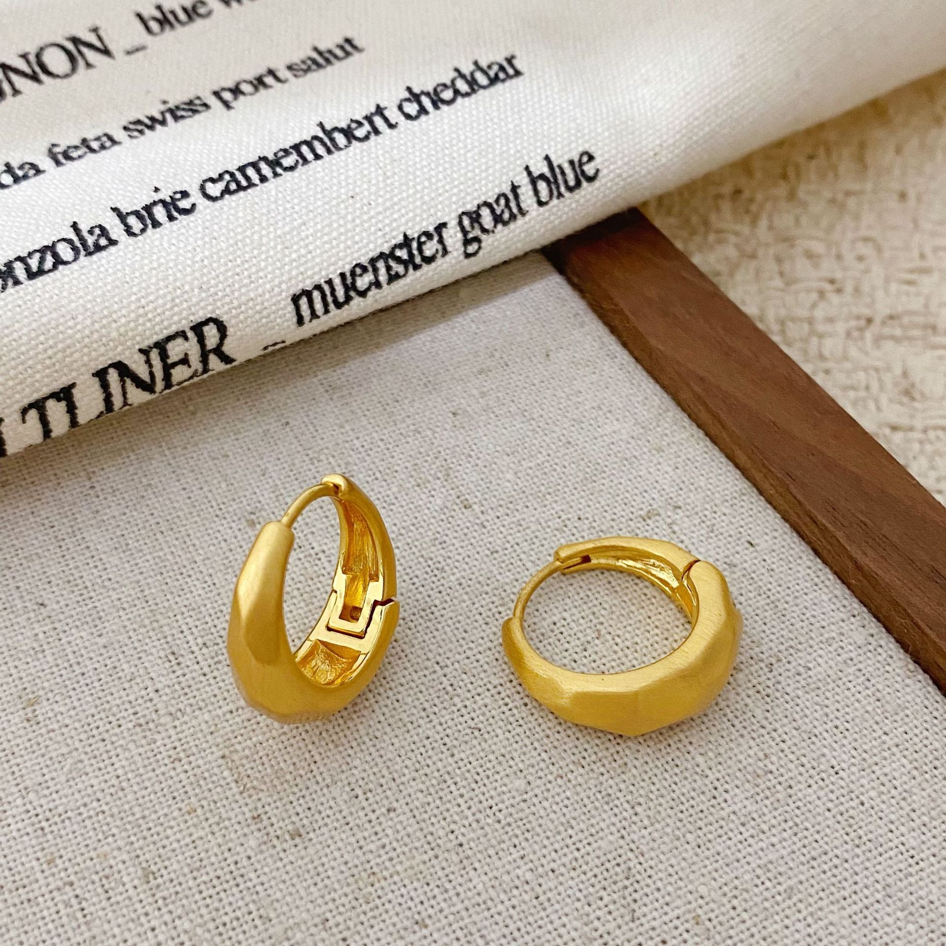 Real Gold Plated Copper Hoop Earrings With Brushed Water Droplets Pattern, Simple Style For Women