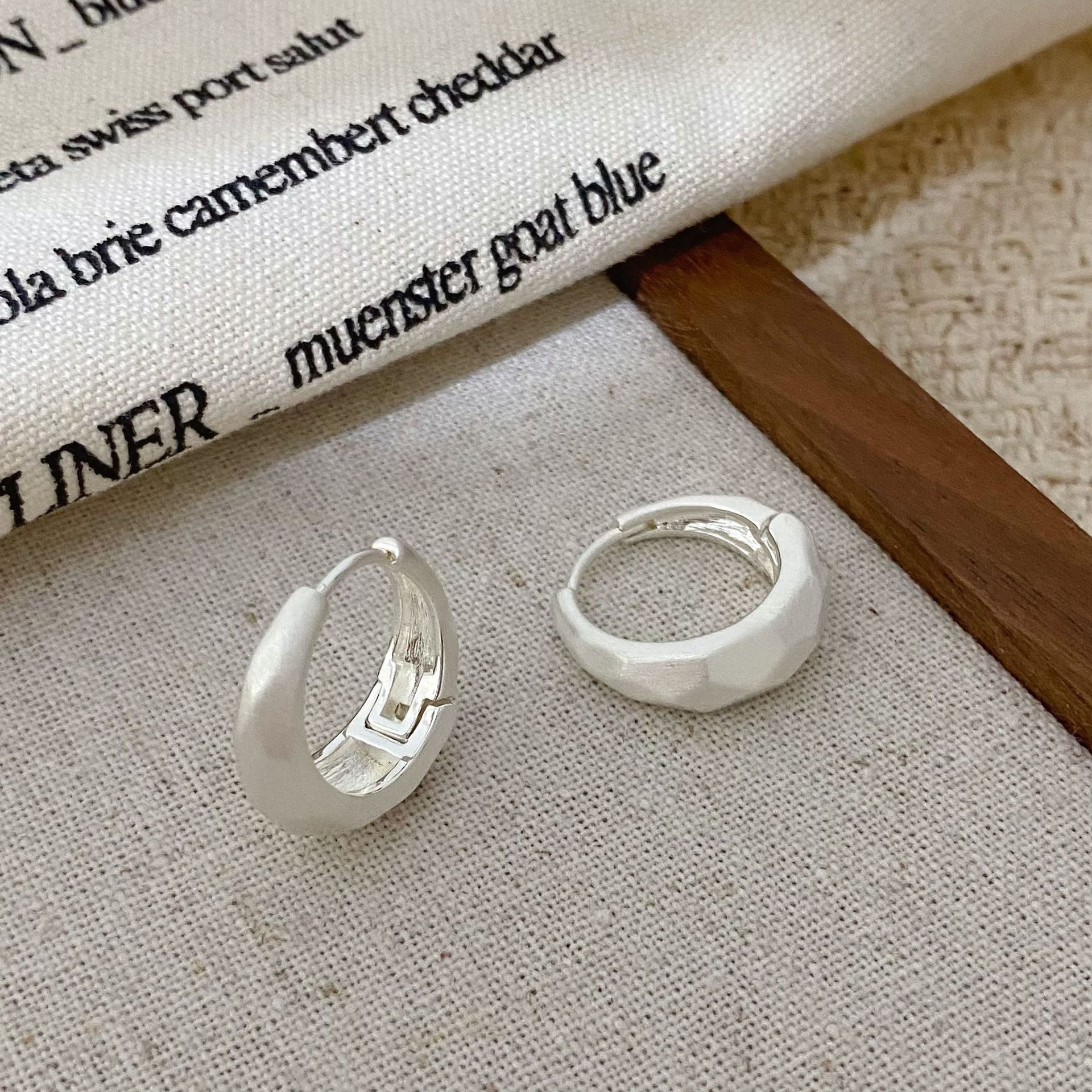 Real Gold Plated Copper Hoop Earrings With Brushed Water Droplets Pattern, Simple Style For Women