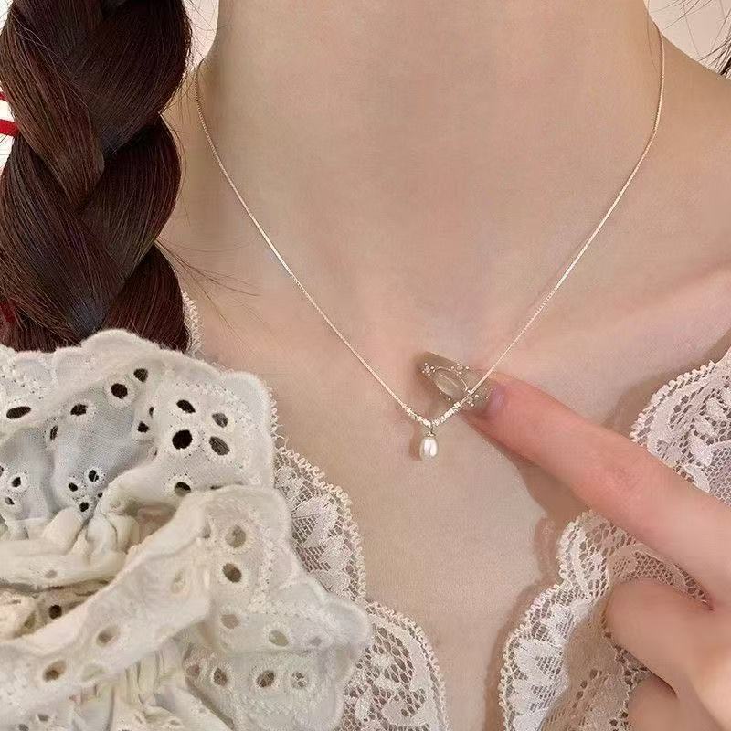 Elegant Silver Pearl Necklace For Adults With Imitation Pearl Pendant And Copper Box Chain