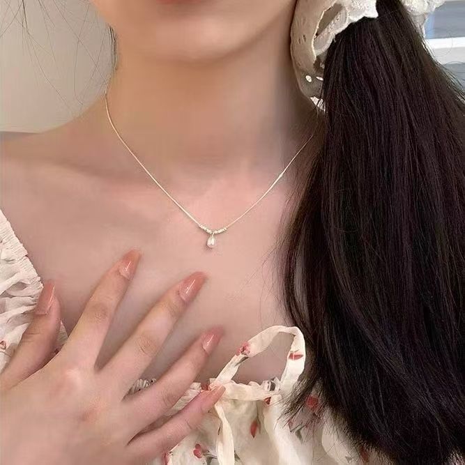 Elegant Silver Pearl Necklace For Adults With Imitation Pearl Pendant And Copper Box Chain