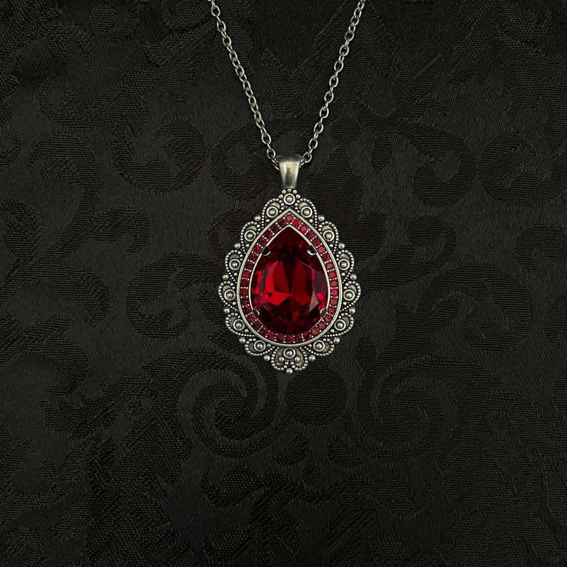 Gothic Wine Red Flowers Pendant Necklace For Women With Crystal Inlay And Alloy Cable Chain
