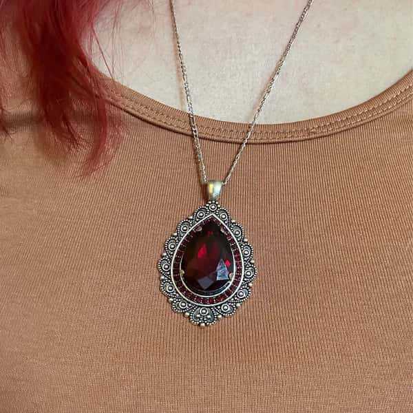 Gothic Wine Red Flowers Pendant Necklace For Women With Crystal Inlay And Alloy Cable Chain