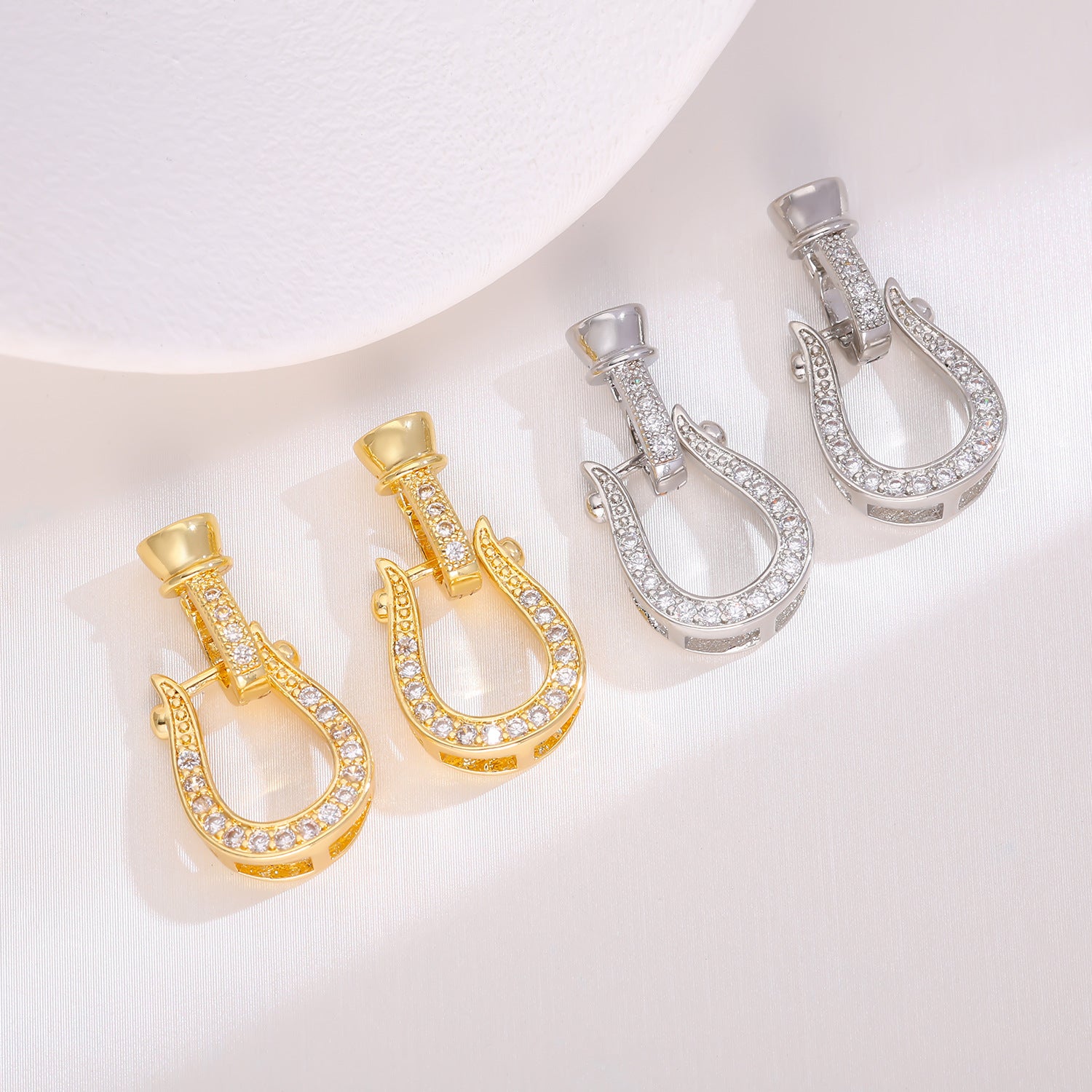 Horseshoe Copper Jewelry Buckle With 18K Real Gold Plated Electroplated Finish And Zircon Inlay, Sweet Style