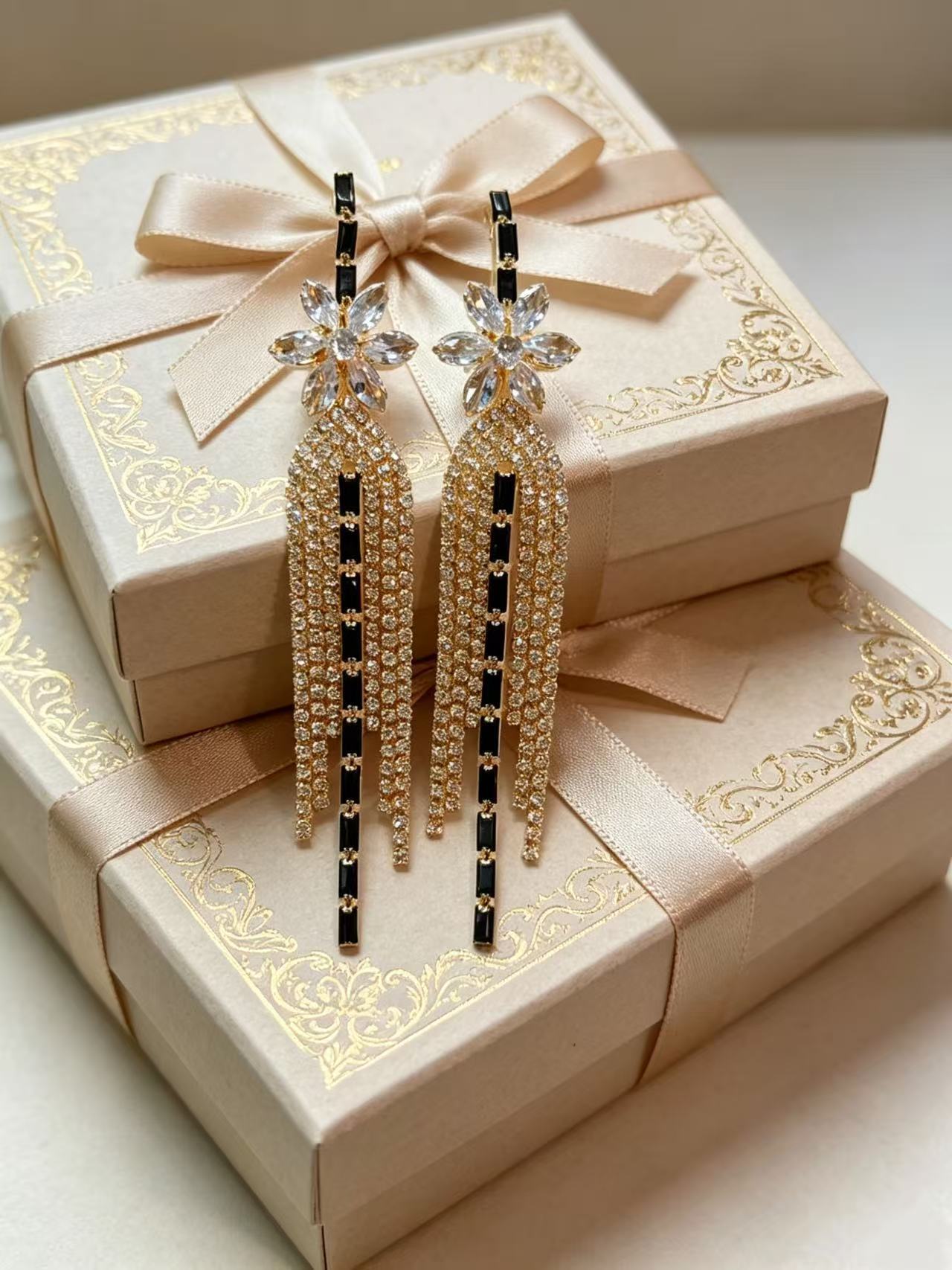 Exaggerated Bow Tie Earrings For Women With Gold Tassel And Rhinestone Inlay