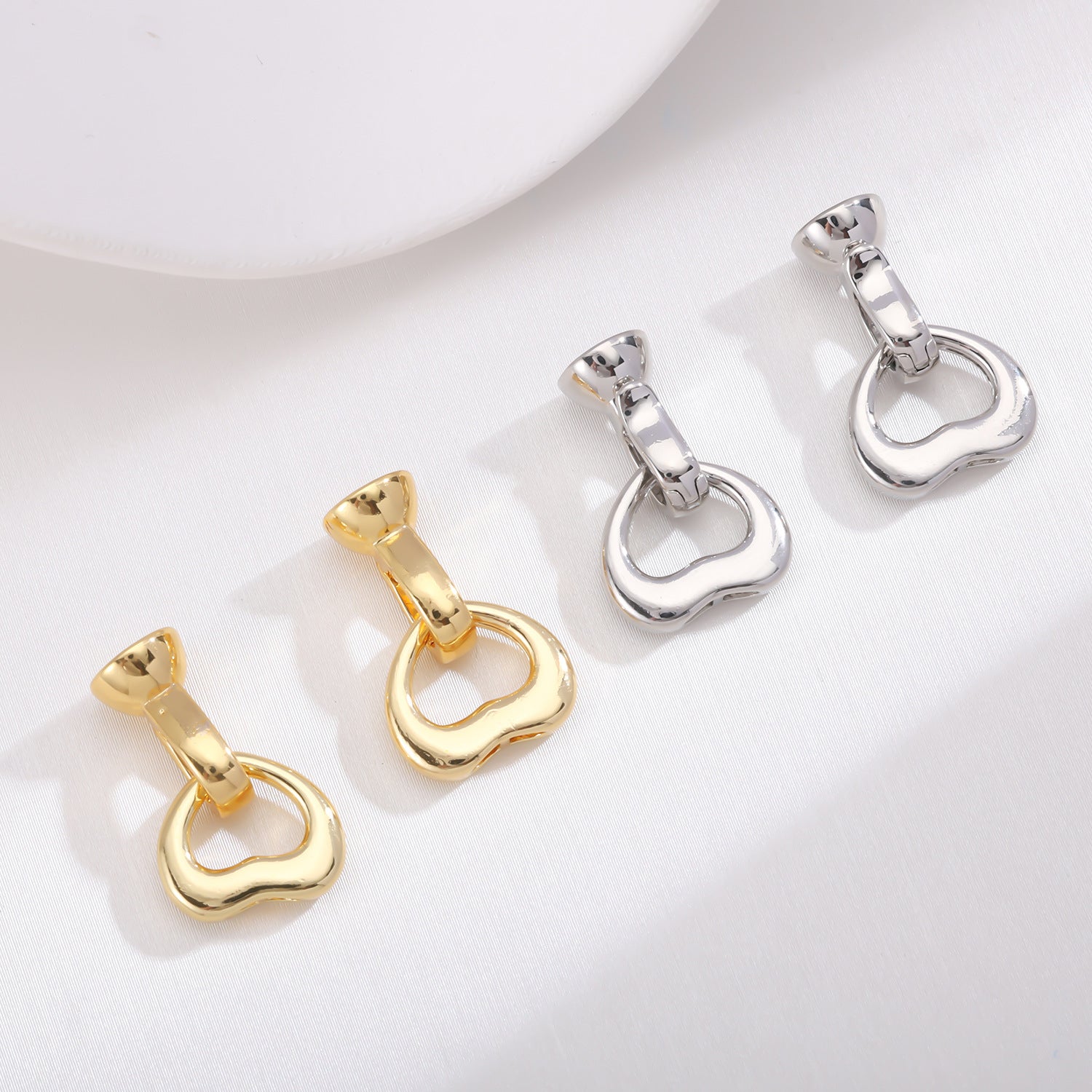 Heart Shape Jewelry Buckle With Heart Clasp Closure, Copper Material Electroplated And 18K Real Gold Plated