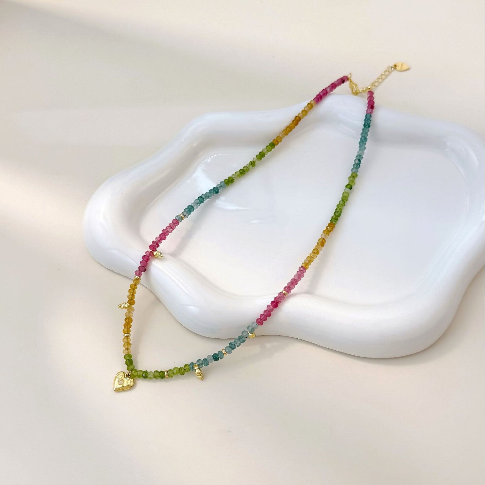Heart Shape Tourmaline Choker Necklace For Women With Alloy Chain And Electroplated Finish Featuring Alloy Pendant