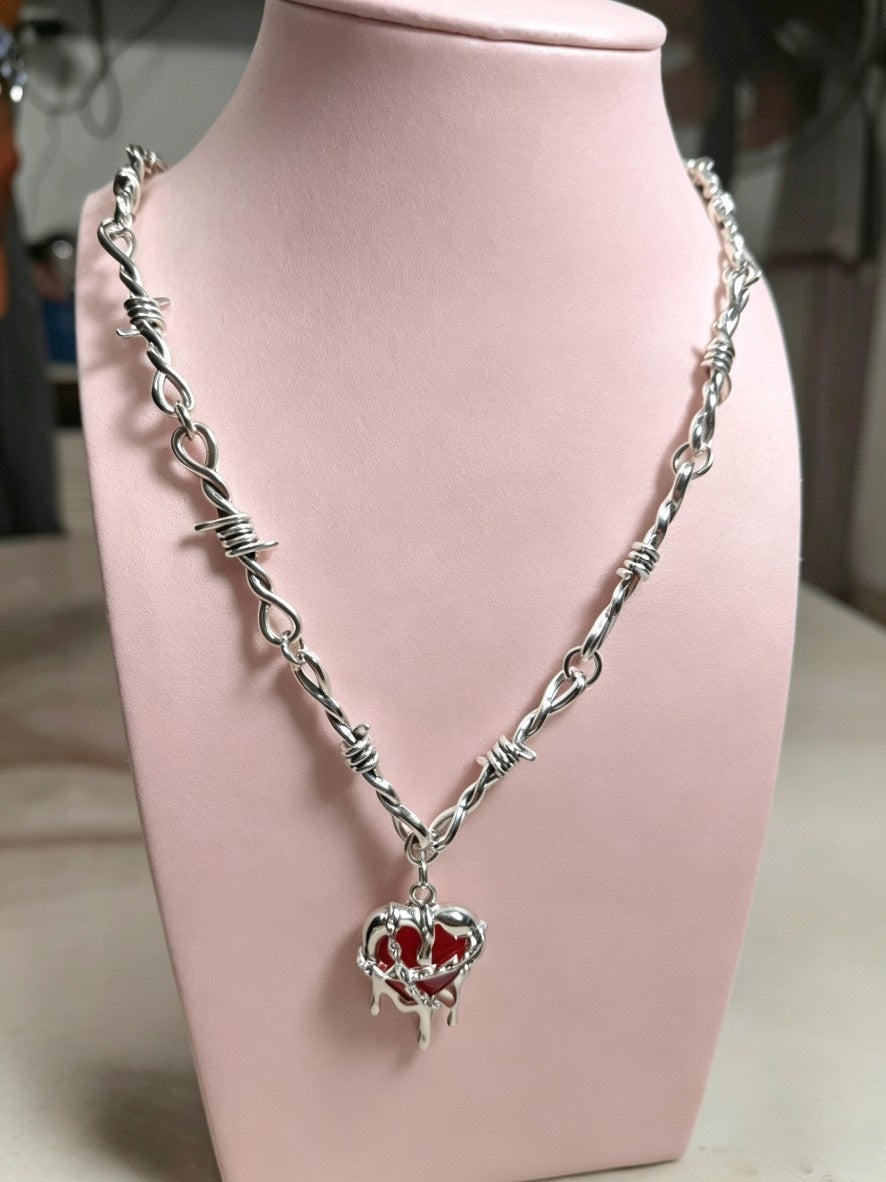 Heart Shape Punk Necklace For Women In Dyed Black Zinc Alloy With Electroplated Finish And Alloy Pendant