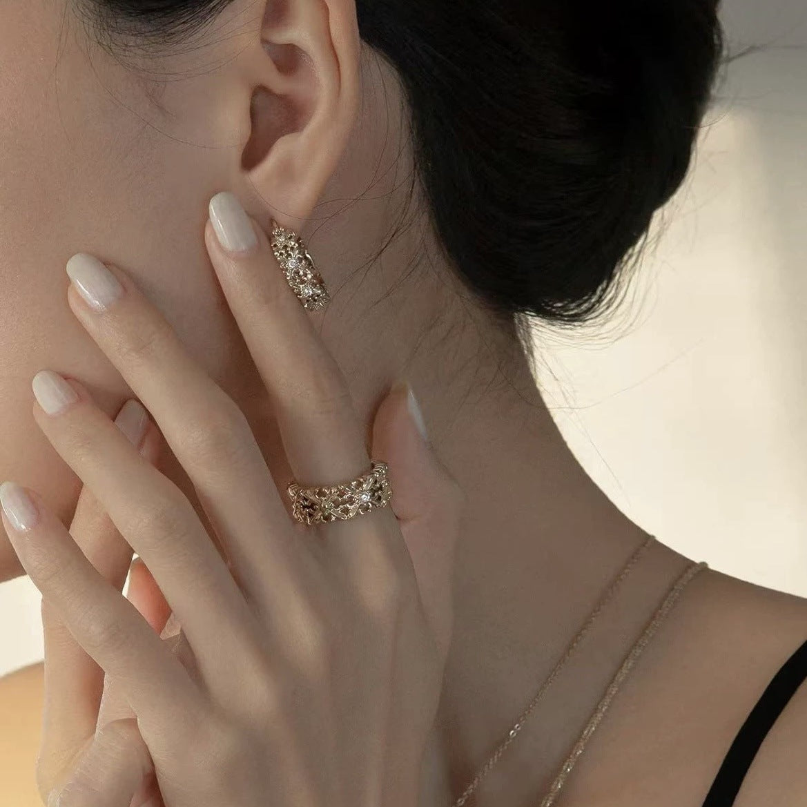 Gold Flowers Earrings For Women Featuring Copper Ear Pins In Maillard Style