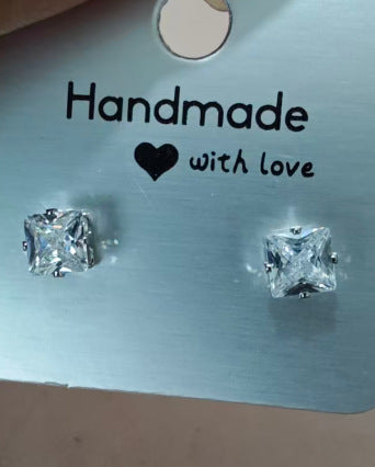 Heart Shape Stud Earrings For Women In Simple Style, Made With Titanium Steel And Inlaid Moissanite