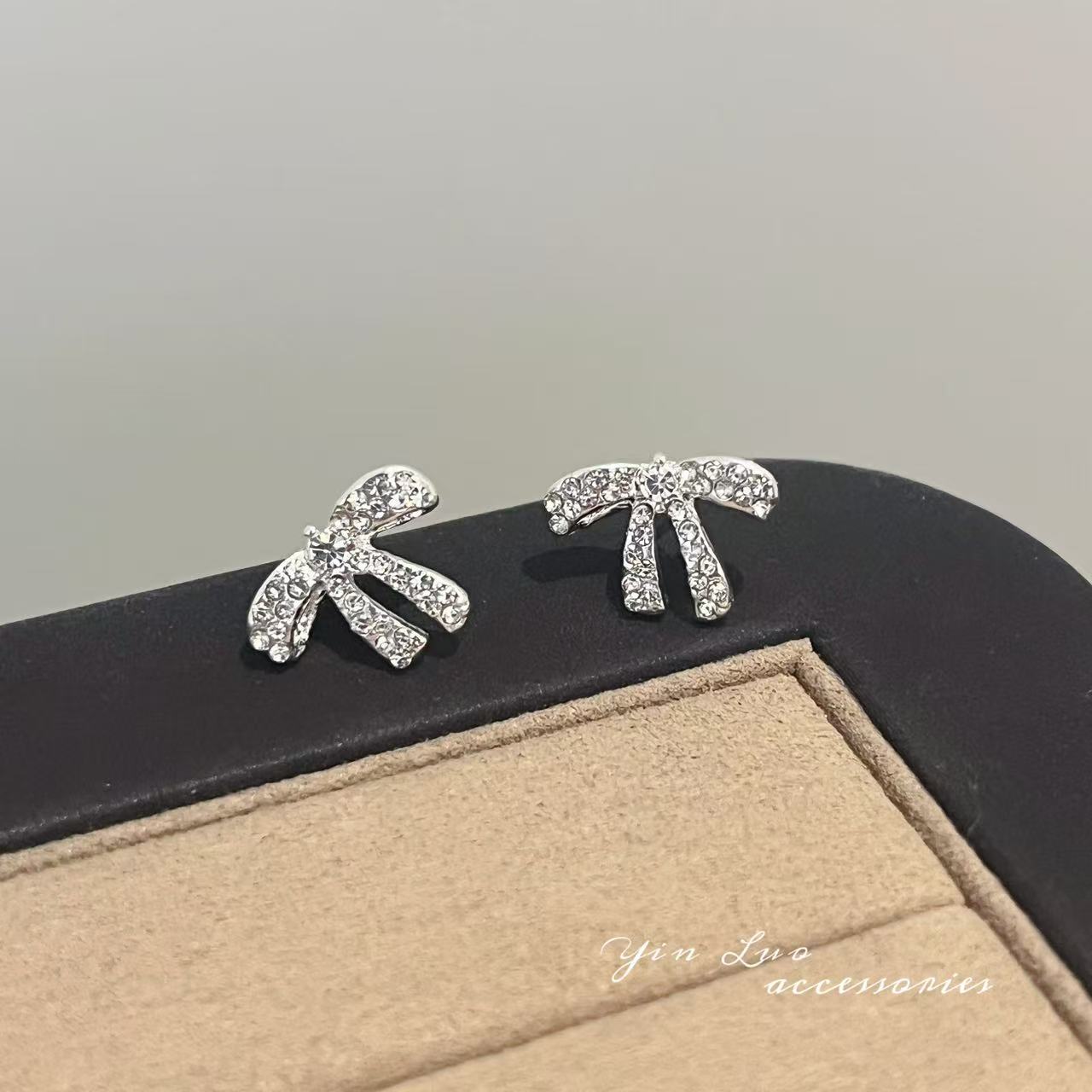 Bow Tie Stud Earrings For Women In New Style Featuring Copper Posts And Rhinestone Inlay With Electroplated Alloy