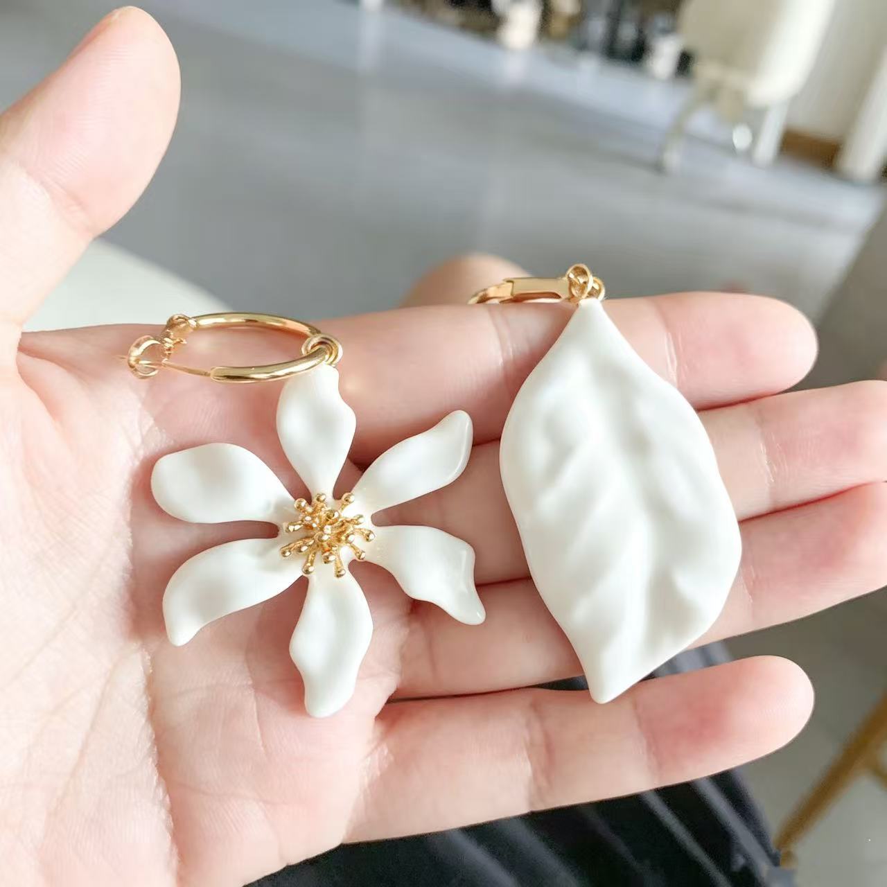 Ivory Enamel Flowers Earrings For Women With Copper Ear Pins, Elegant Floral Design