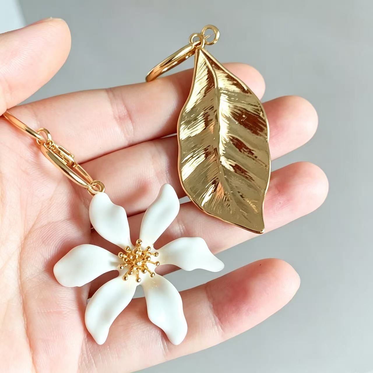 Ivory Enamel Flowers Earrings For Women With Copper Ear Pins, Elegant Floral Design