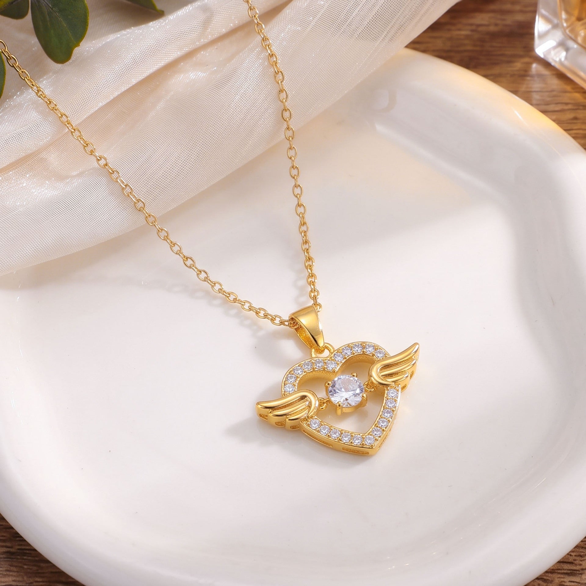 Sweet Heart Shape Necklace For Unisex Featuring Waterproof Non Tarnish Real Gold Plated With Zircon Inlay And Cable Chain