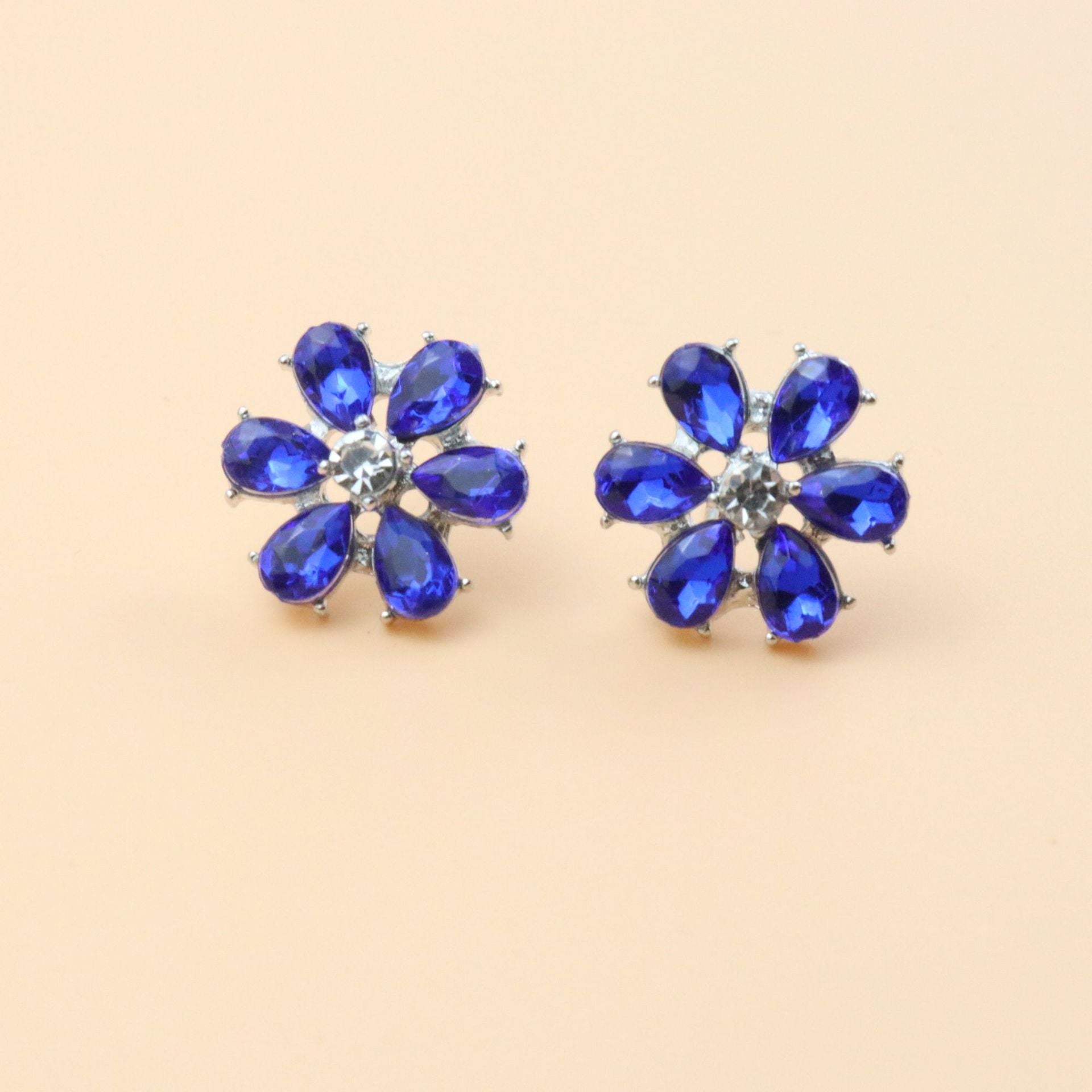 Elegant Flowers Stud Earrings For Women In White K Plated Zinc Alloy With Rhinestone Inlay