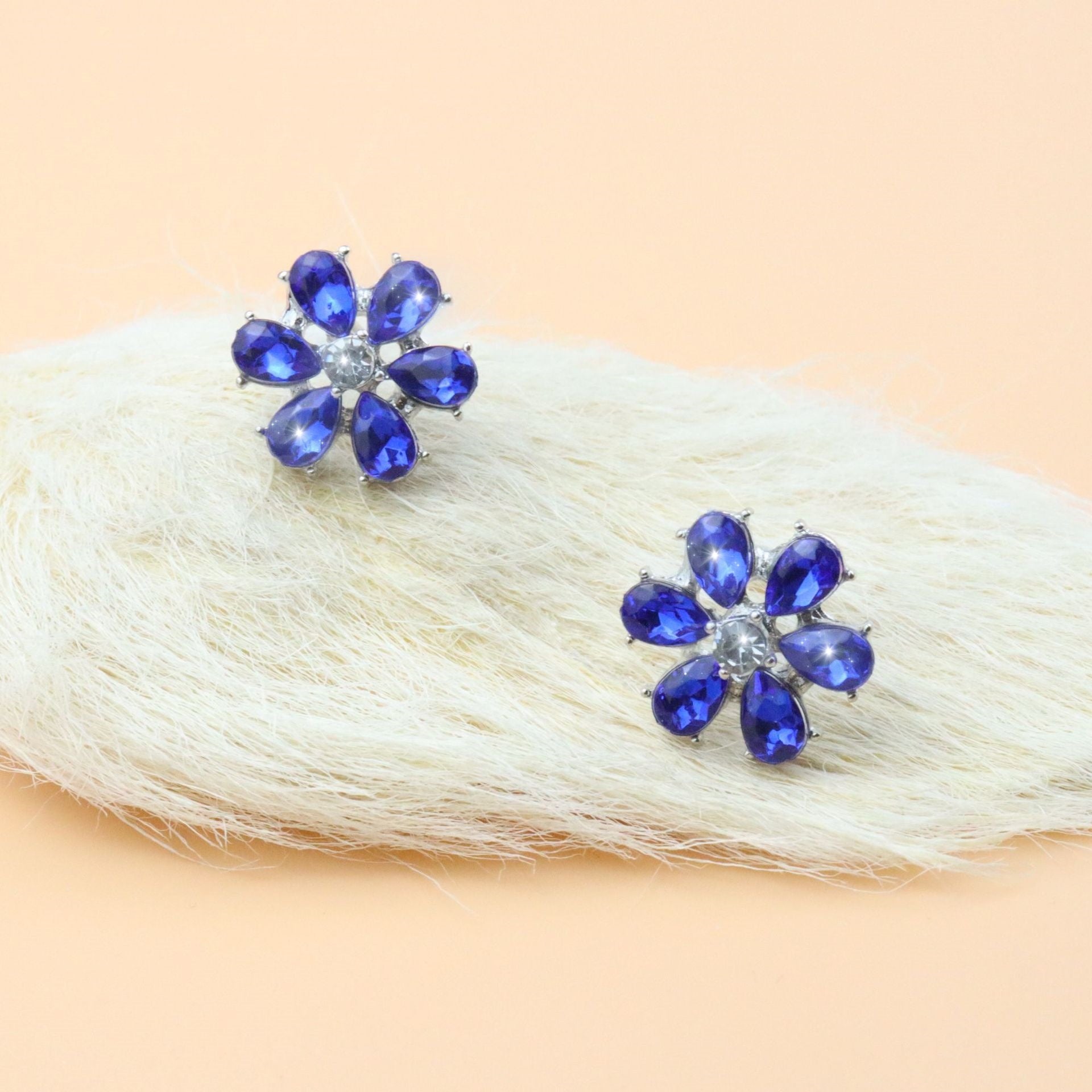 Elegant Flowers Stud Earrings For Women In White K Plated Zinc Alloy With Rhinestone Inlay