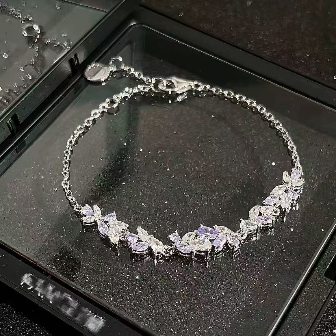Flowers Bracelet For Women Featuring Copper Pendant And Zircon Inlay With Electroplated Gold Plating
