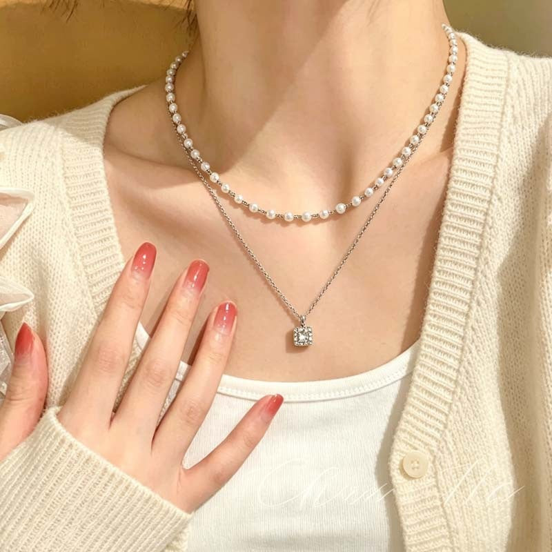 Double Layer Pearl Necklaces For Women Featuring Zinc Alloy Chain And Pendant With Electroplated Finish