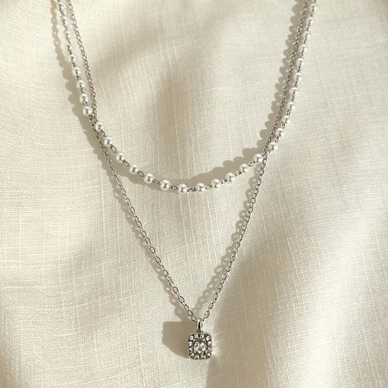 Double Layer Pearl Necklaces For Women Featuring Zinc Alloy Chain And Pendant With Electroplated Finish