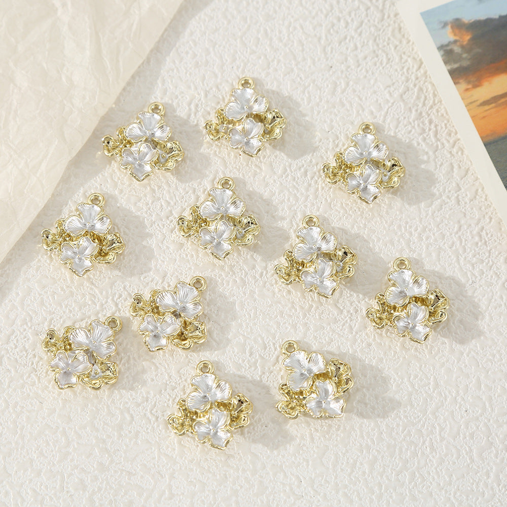 Handmade Flowers Pendant With Enamel Craft In Gold Alloy, Golden Plated DIY Jewelry Accessory