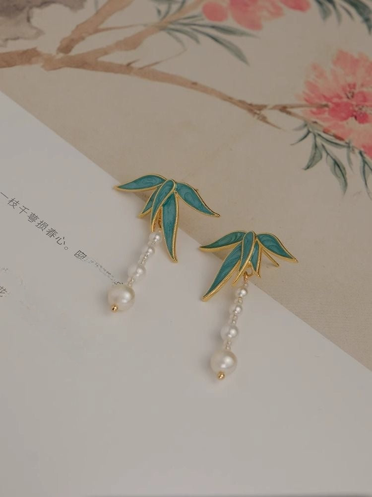 Leaves Stud Earrings For Women With Copper Posts, Electroplated Silver Plated Finish And Artificial Pearl Inlay