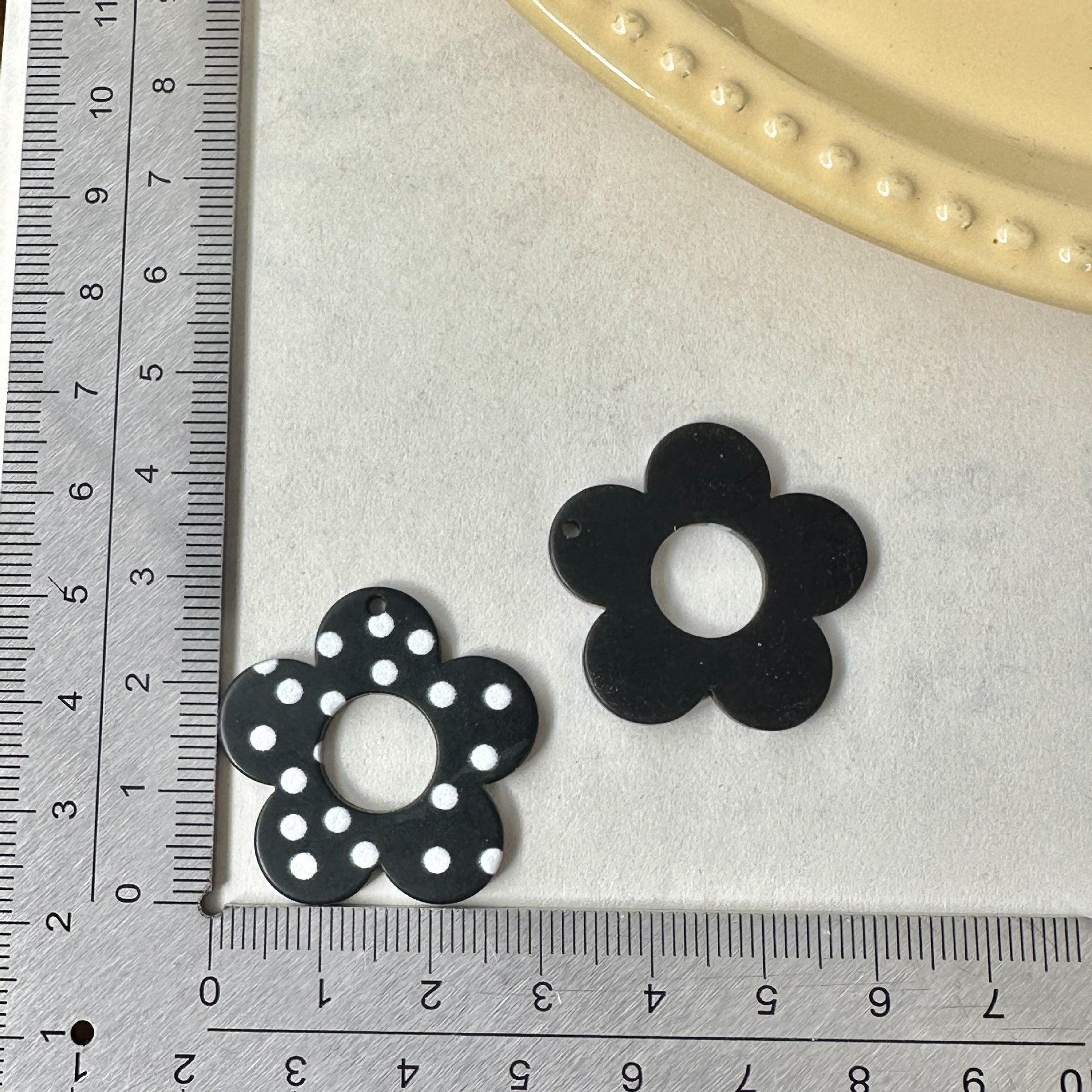 Heart Shape Acrylic Earring Findings Featuring Electroplated Craftsmanship In Dyed Black For Retro Jewelry Accessories