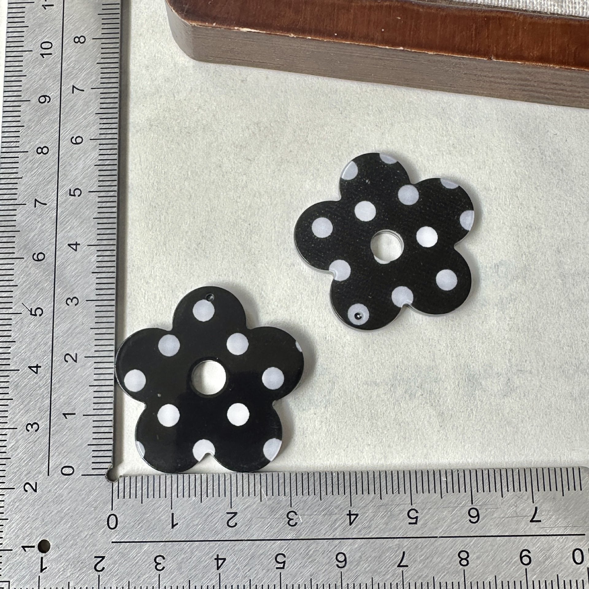Heart Shape Acrylic Earring Findings Featuring Electroplated Craftsmanship In Dyed Black For Retro Jewelry Accessories