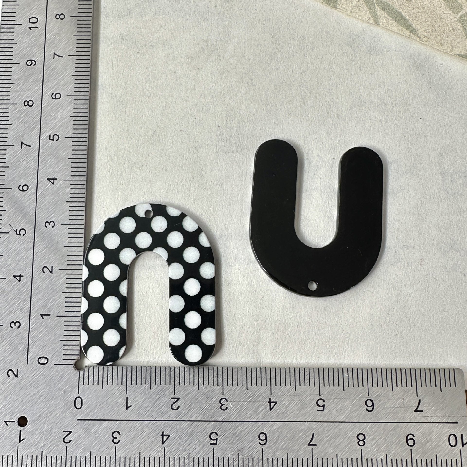 Heart Shape Acrylic Earring Findings Featuring Electroplated Craftsmanship In Dyed Black For Retro Jewelry Accessories