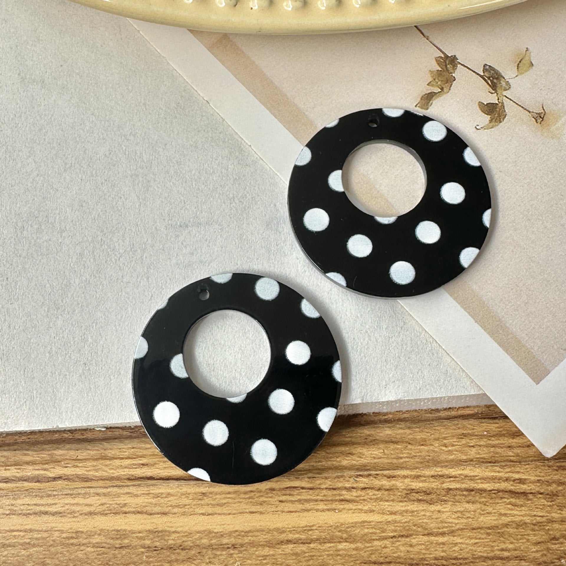 Heart Shape Acrylic Earring Findings Featuring Electroplated Craftsmanship In Dyed Black For Retro Jewelry Accessories