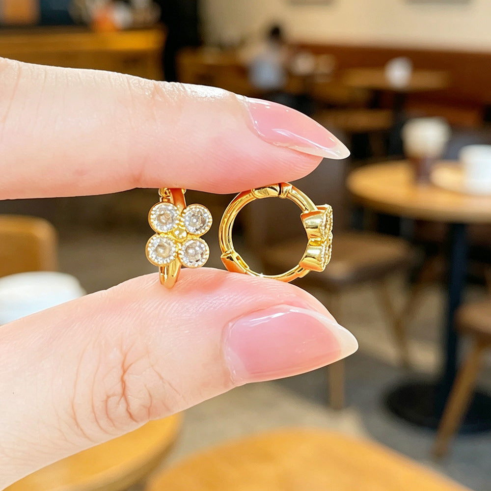 Flowers Earrings For Women In Copper Alloy With Real Gold Plated Bezel Setting Featuring Copper Alloy Ear Pins
