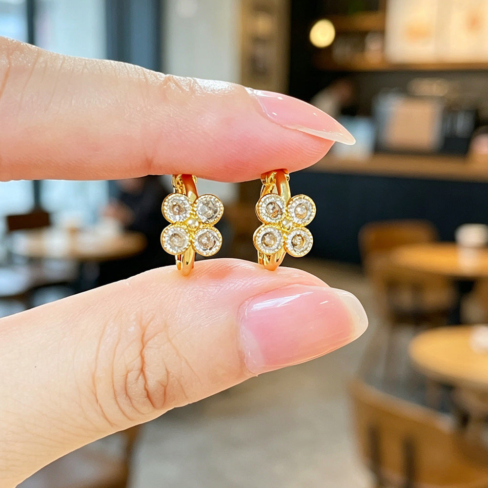 Flowers Earrings For Women In Copper Alloy With Real Gold Plated Bezel Setting Featuring Copper Alloy Ear Pins