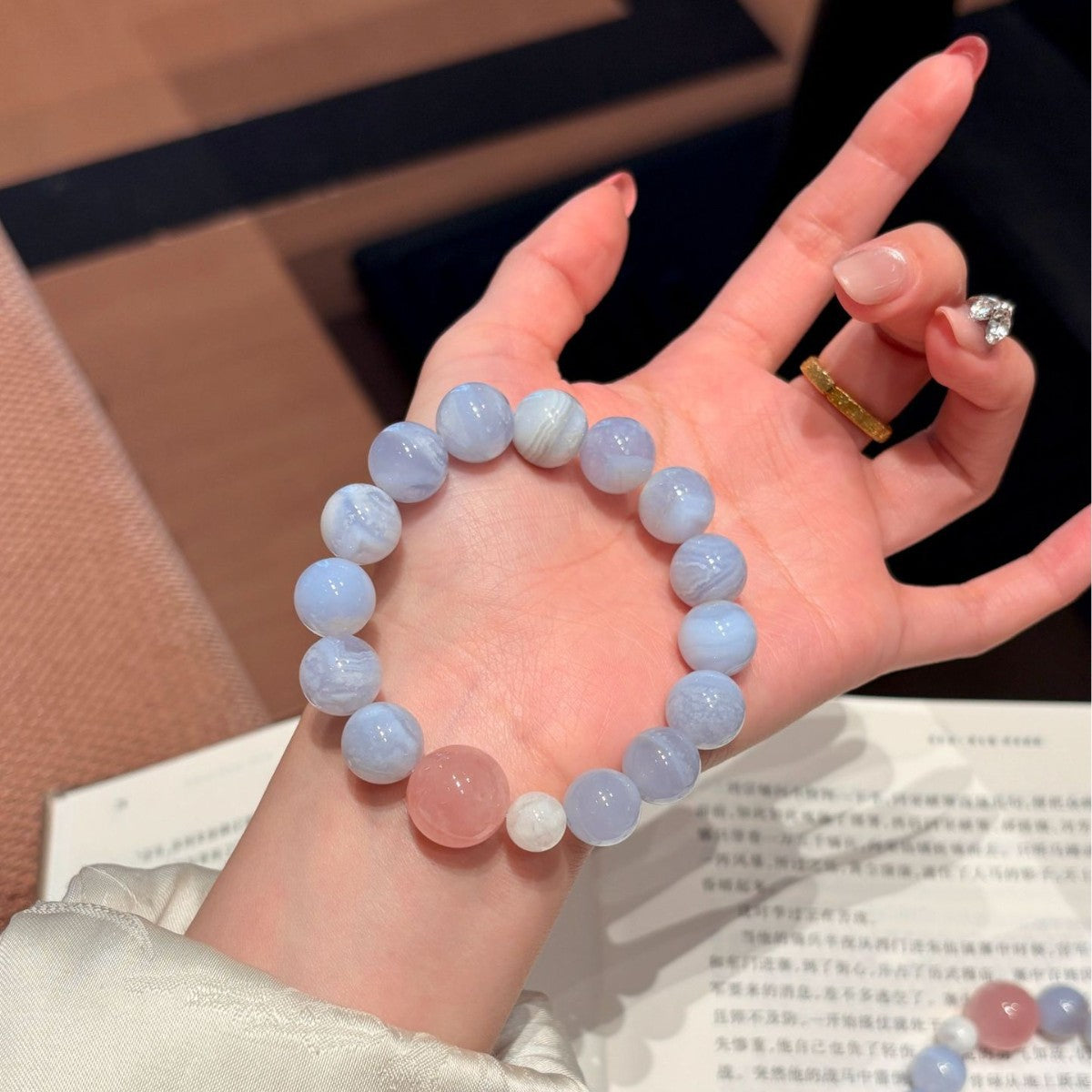 Elegant Round Blue Agate Beaded Bracelet For Women Featuring Fine Craftsmanship