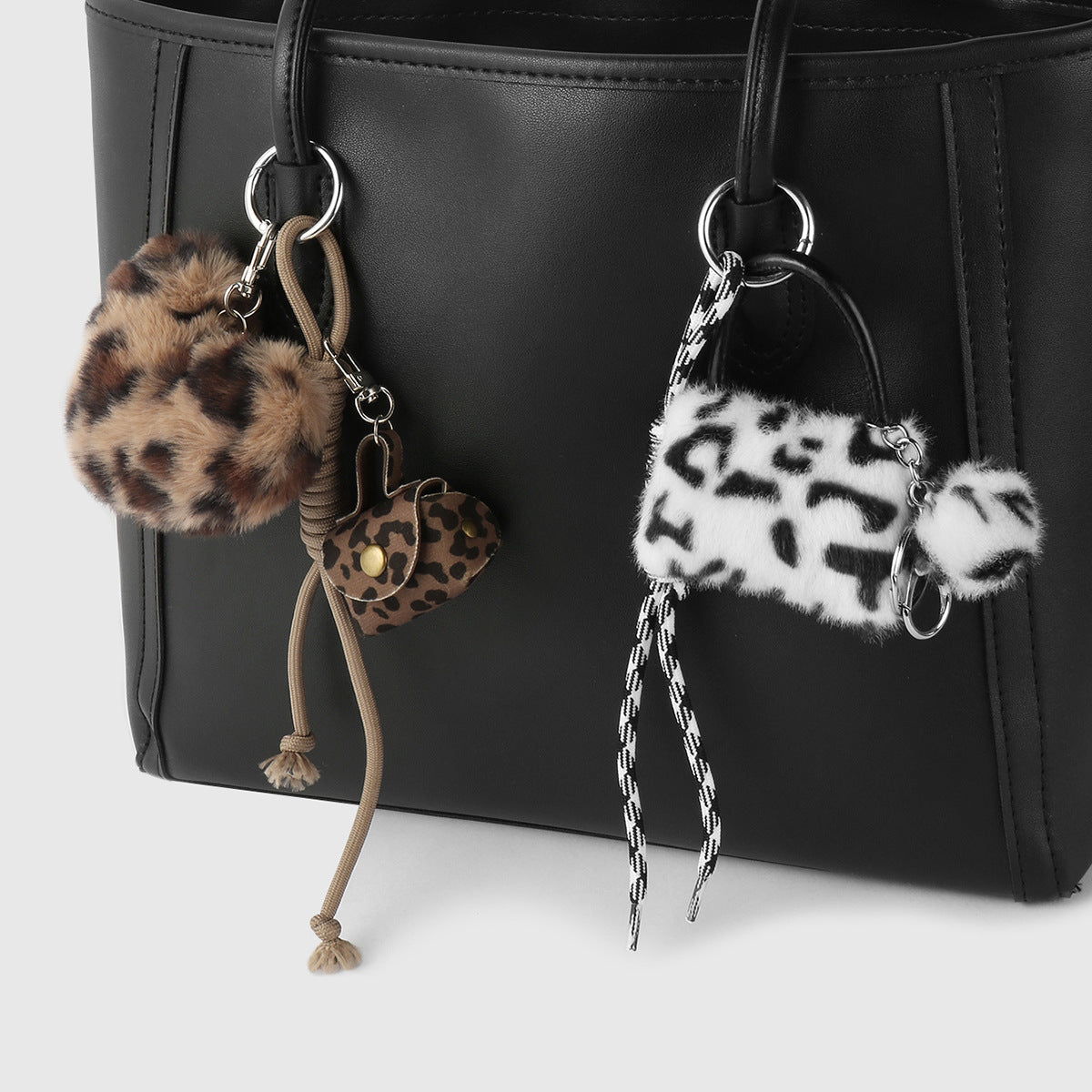 Heart Shape Brown Key Chain Made Of Durable Alloy, Stylish And Perfect For Everyday Use