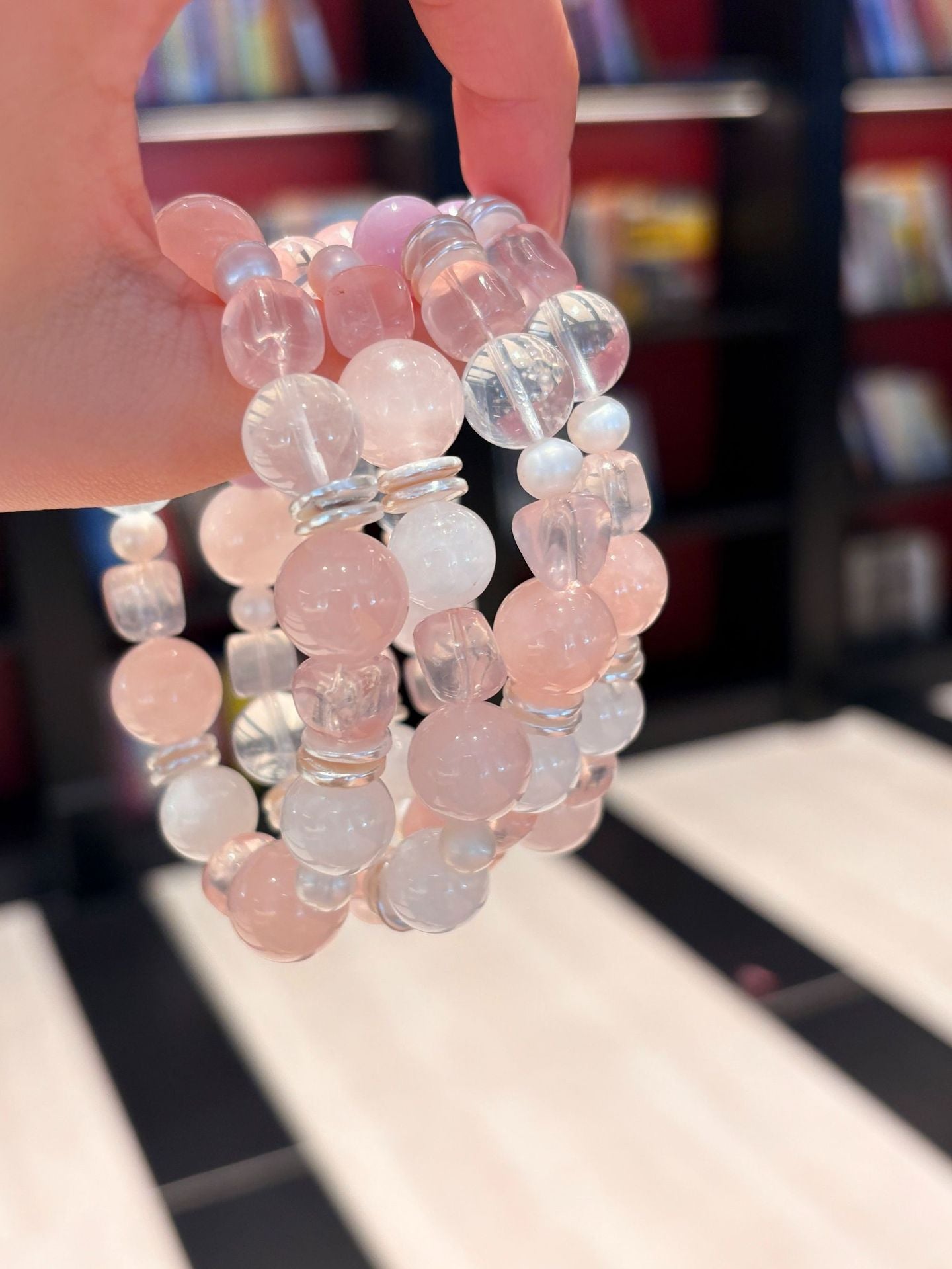 Natural Pink Crystal Shell Beaded Bracelet With Kunzite Inlay For Women