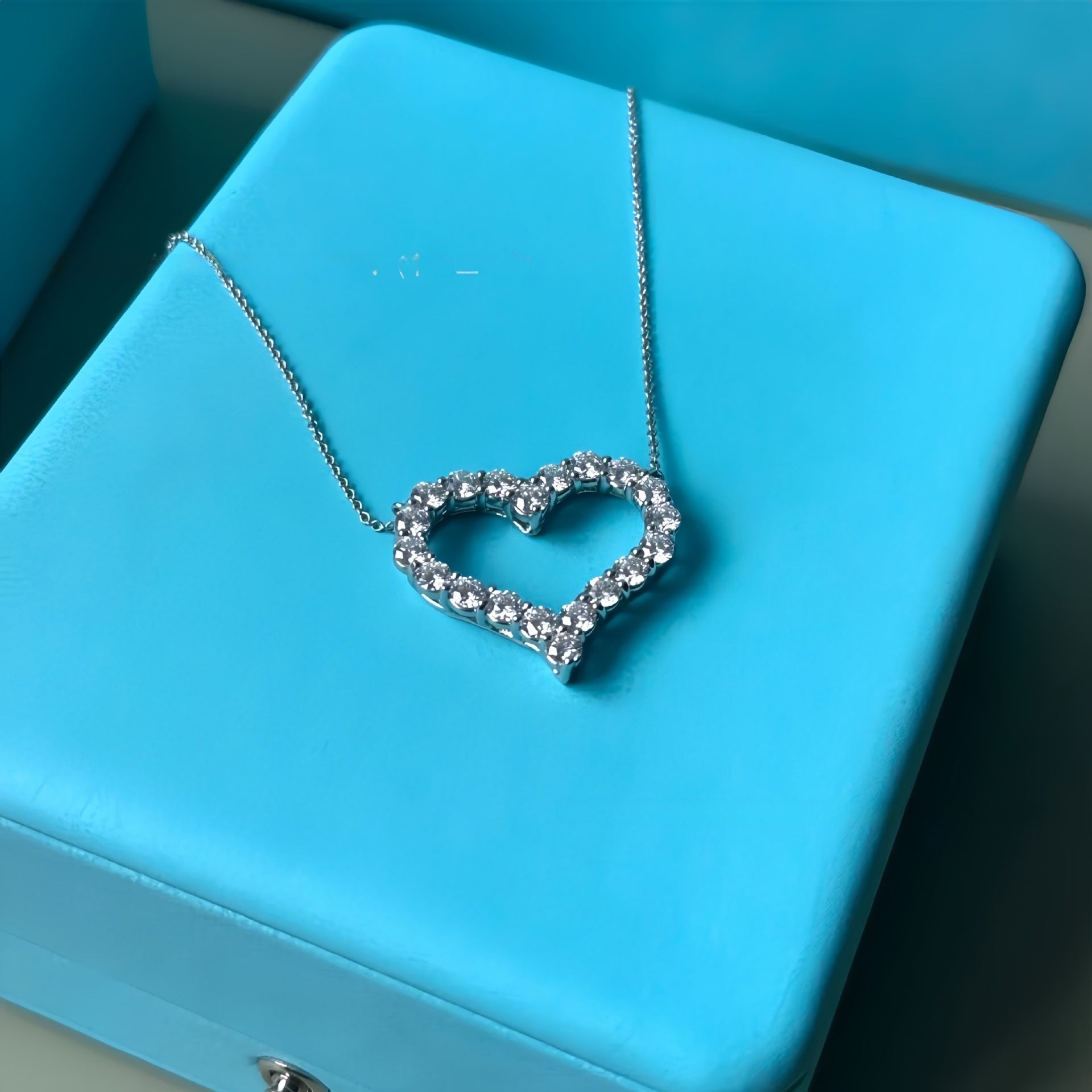 Heart Shape Pendant Necklace For Women In Rose Gold Featuring 18K Real Gold Plated Electroplated V Gold With Rhinestones