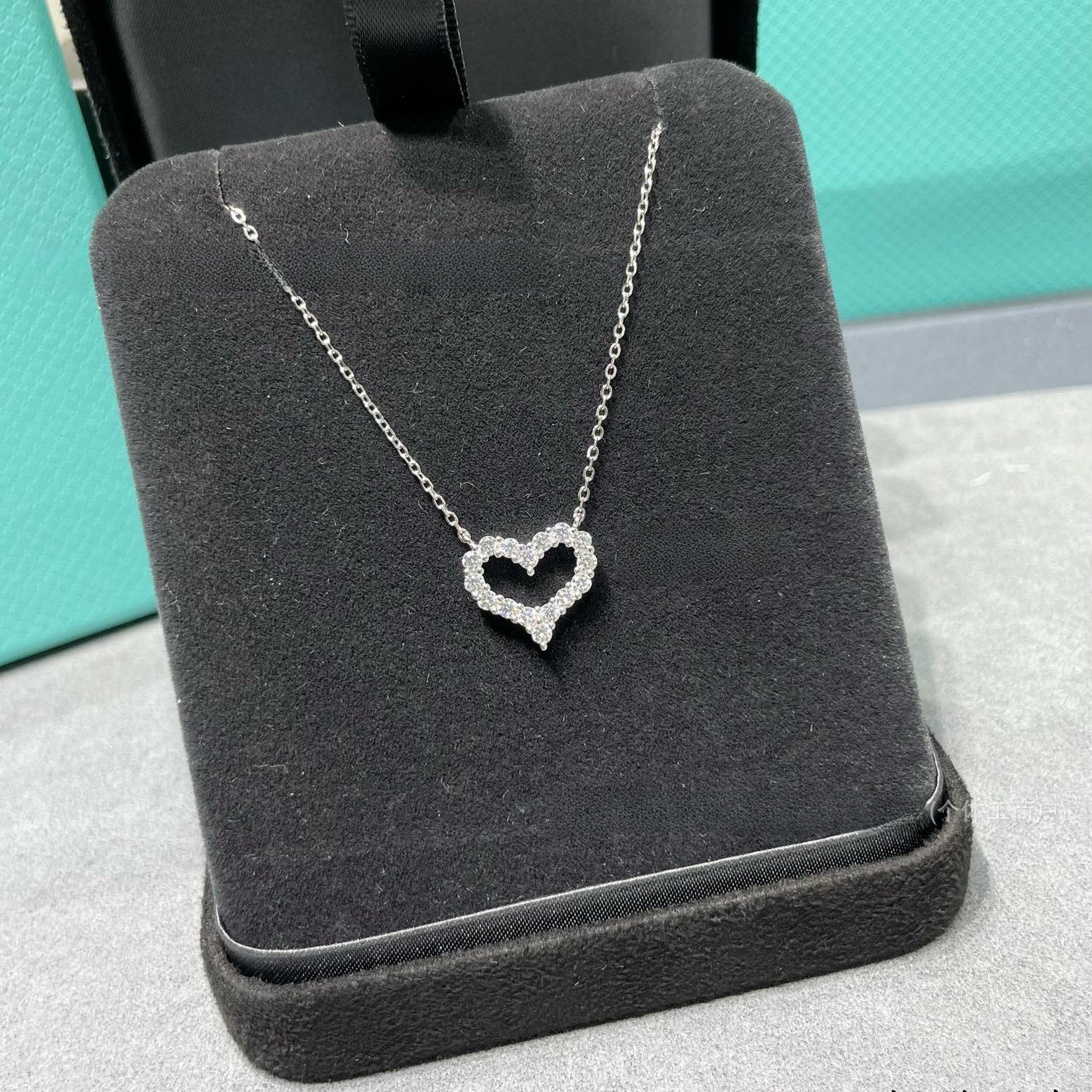 Heart Shape Pendant Necklace For Women In Rose Gold Featuring 18K Real Gold Plated Electroplated V Gold With Rhinestones