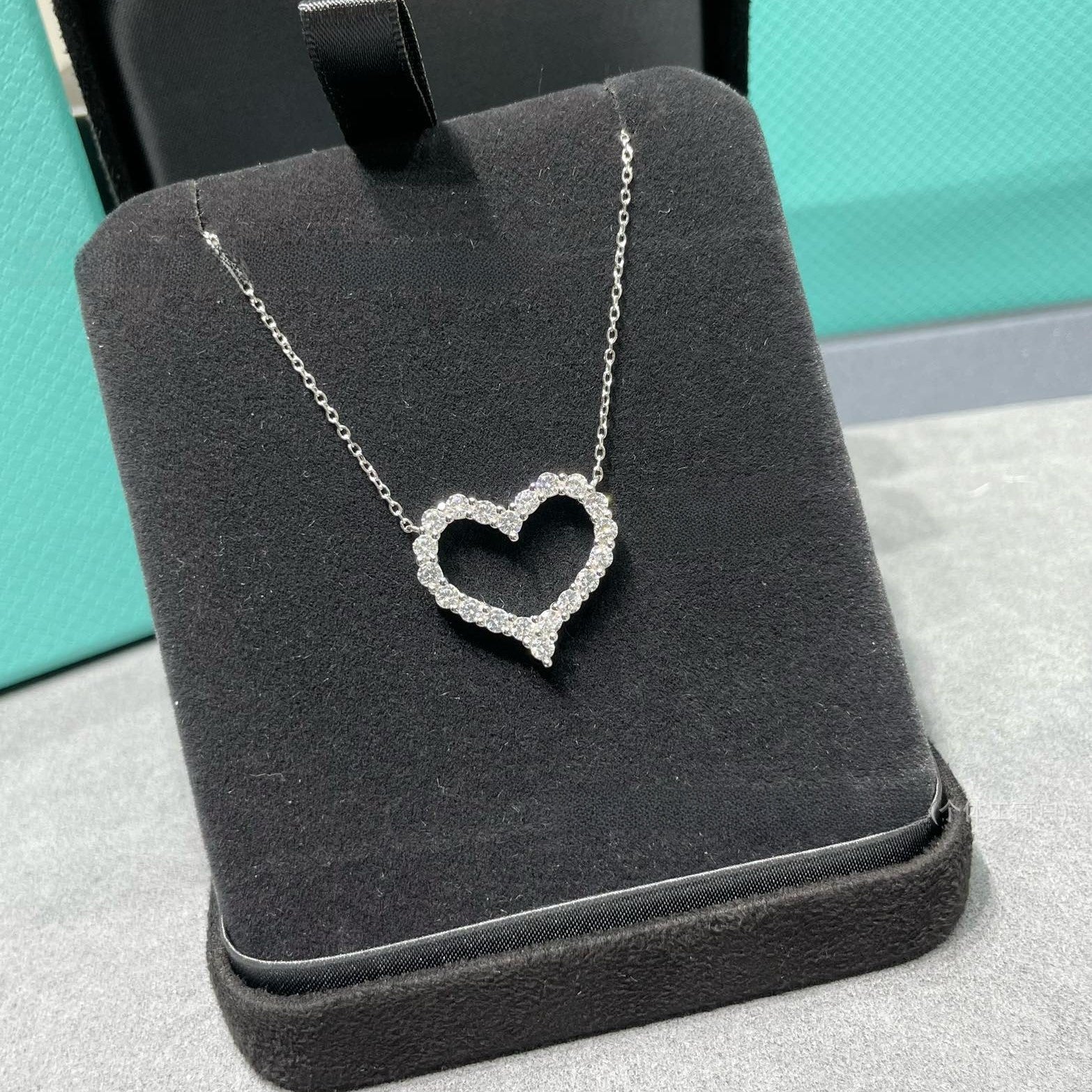 Heart Shape Pendant Necklace For Women In Rose Gold Featuring 18K Real Gold Plated Electroplated V Gold With Rhinestones