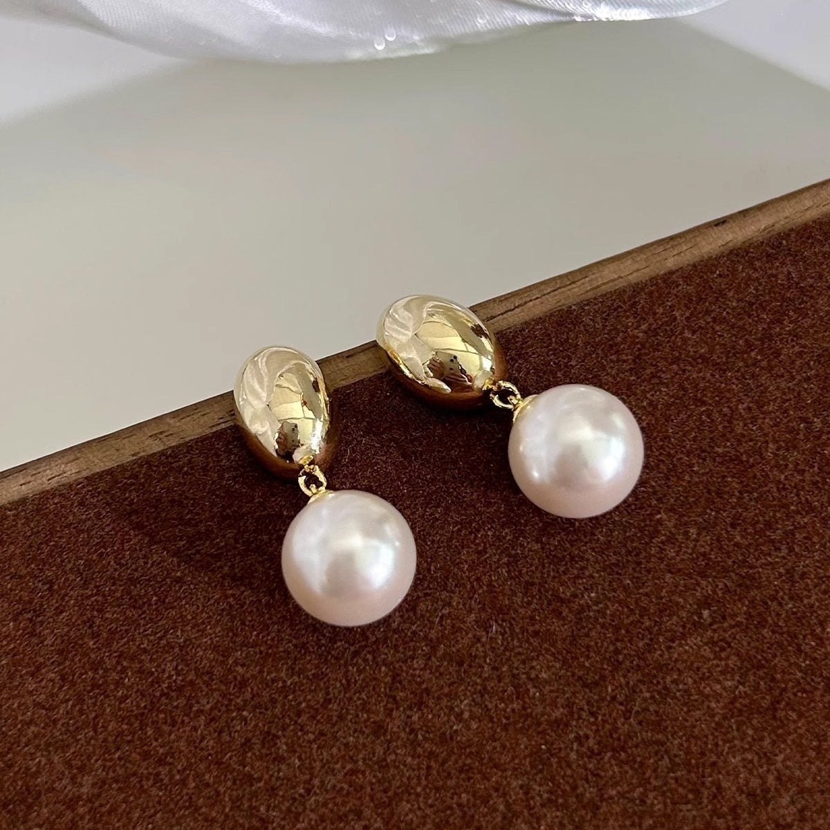 Heart Shape Simple Style Earrings With Freshwater Pearl Inlay, Electroplated Metal And Copper Ear Pins For Women