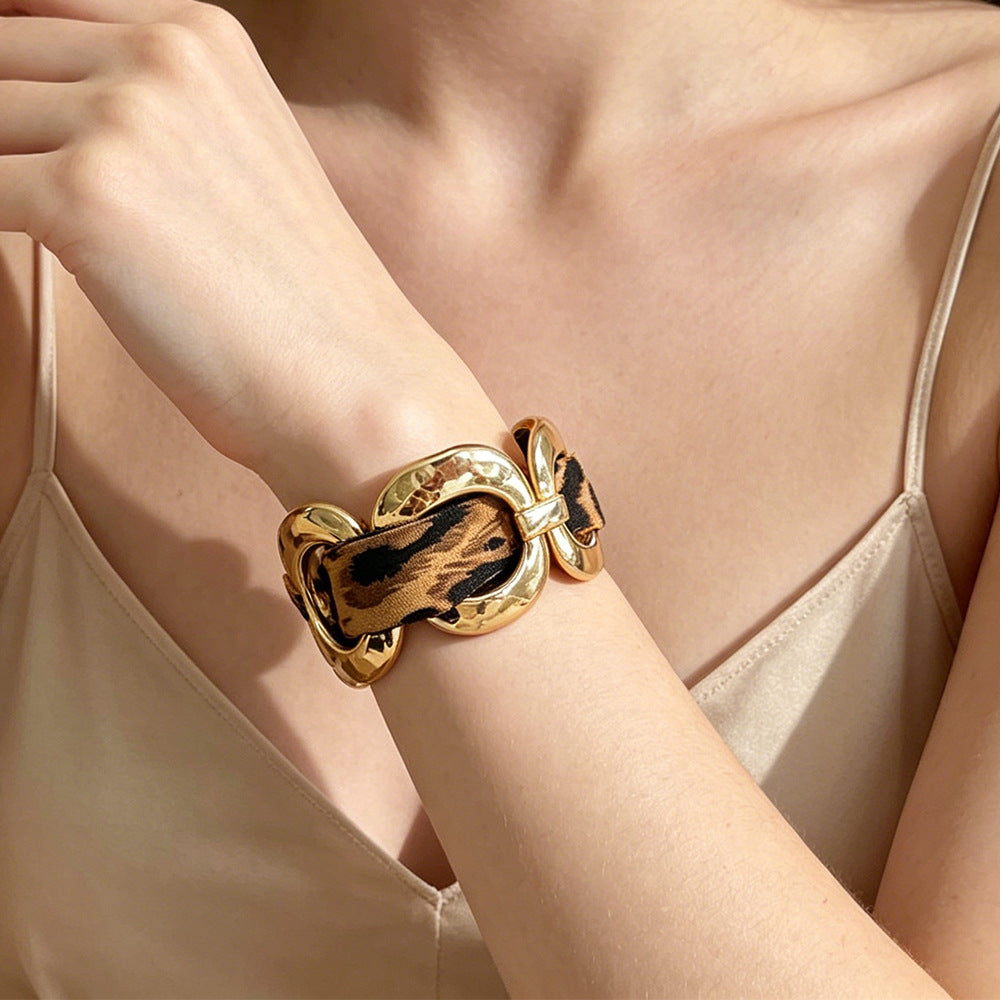 Leopard Print Metal Bangle With Electroplated Finish, Stylish Animal Pattern Accessory