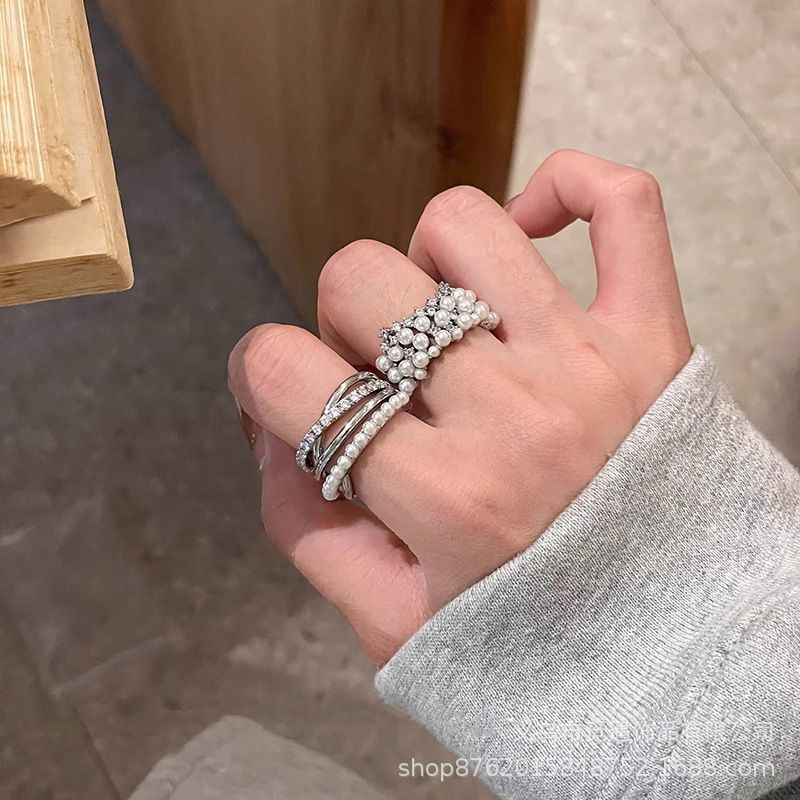 Luxurious Crown Ring For Women Featuring Imitation Pearl Inlay Made Of Alloy