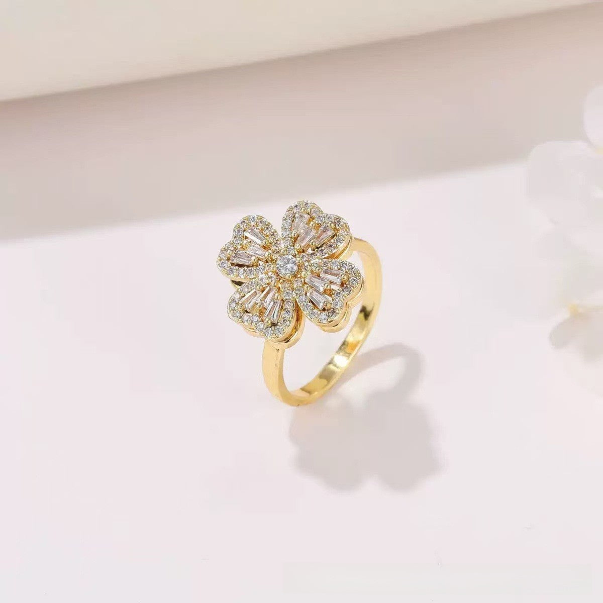 Sweet Style Flowers Rotatable Fidget Ring For Women In Titanium Steel With 18K Real Gold PVD Coating
