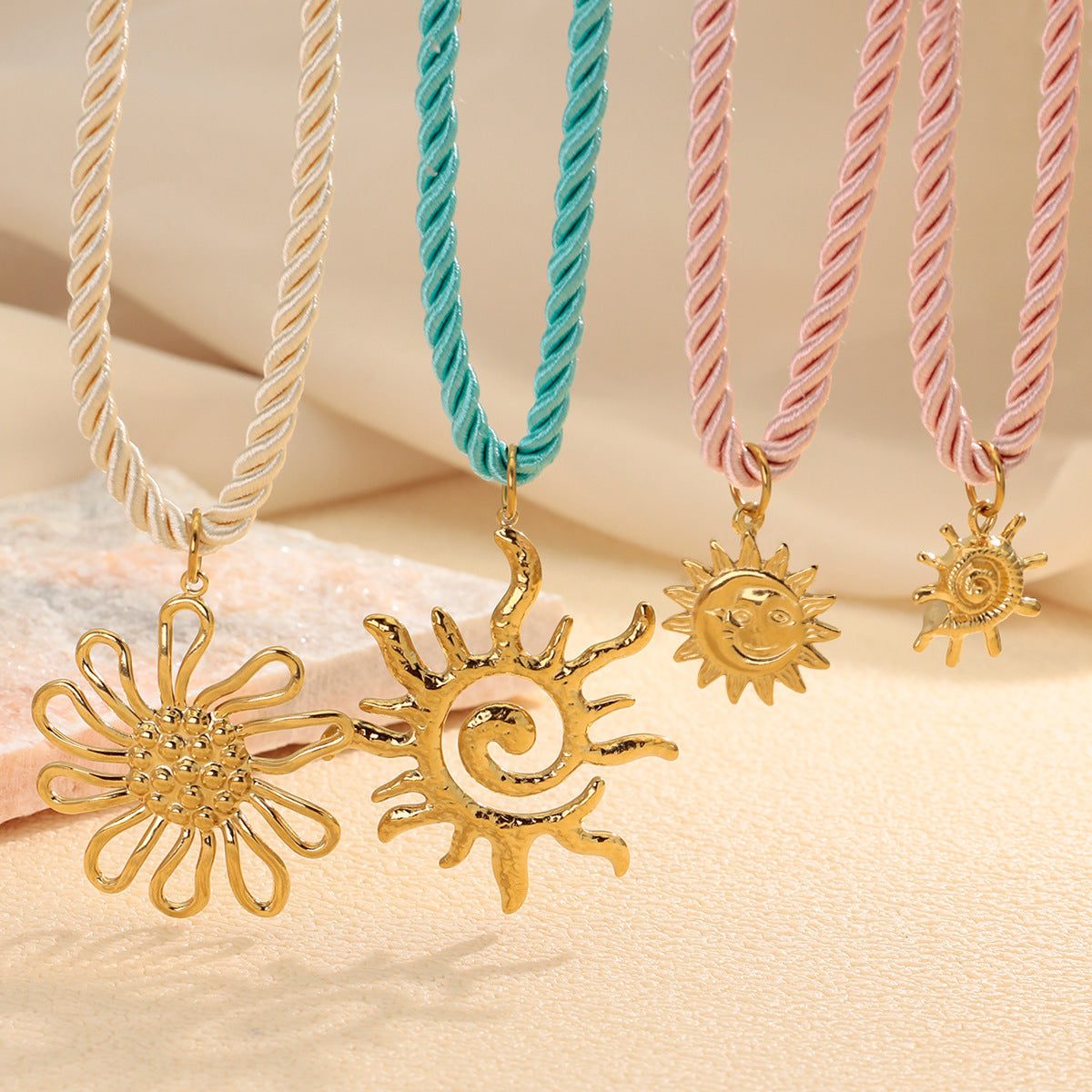 Ocean Pendant Necklace For Women, 18K Gold Plated 316L Stainless Steel Pendant With 304 Stainless Steel Rope Chain