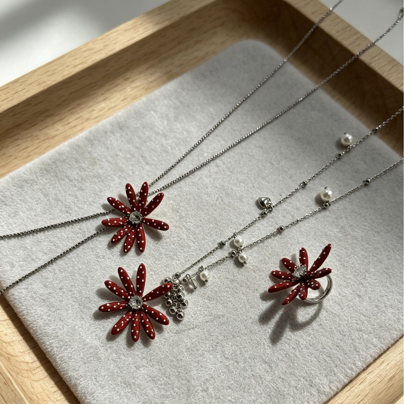 Daisy Sweater Chain Necklace For Women In Copper With Zircon Inlay, Featuring Red Color Accent
