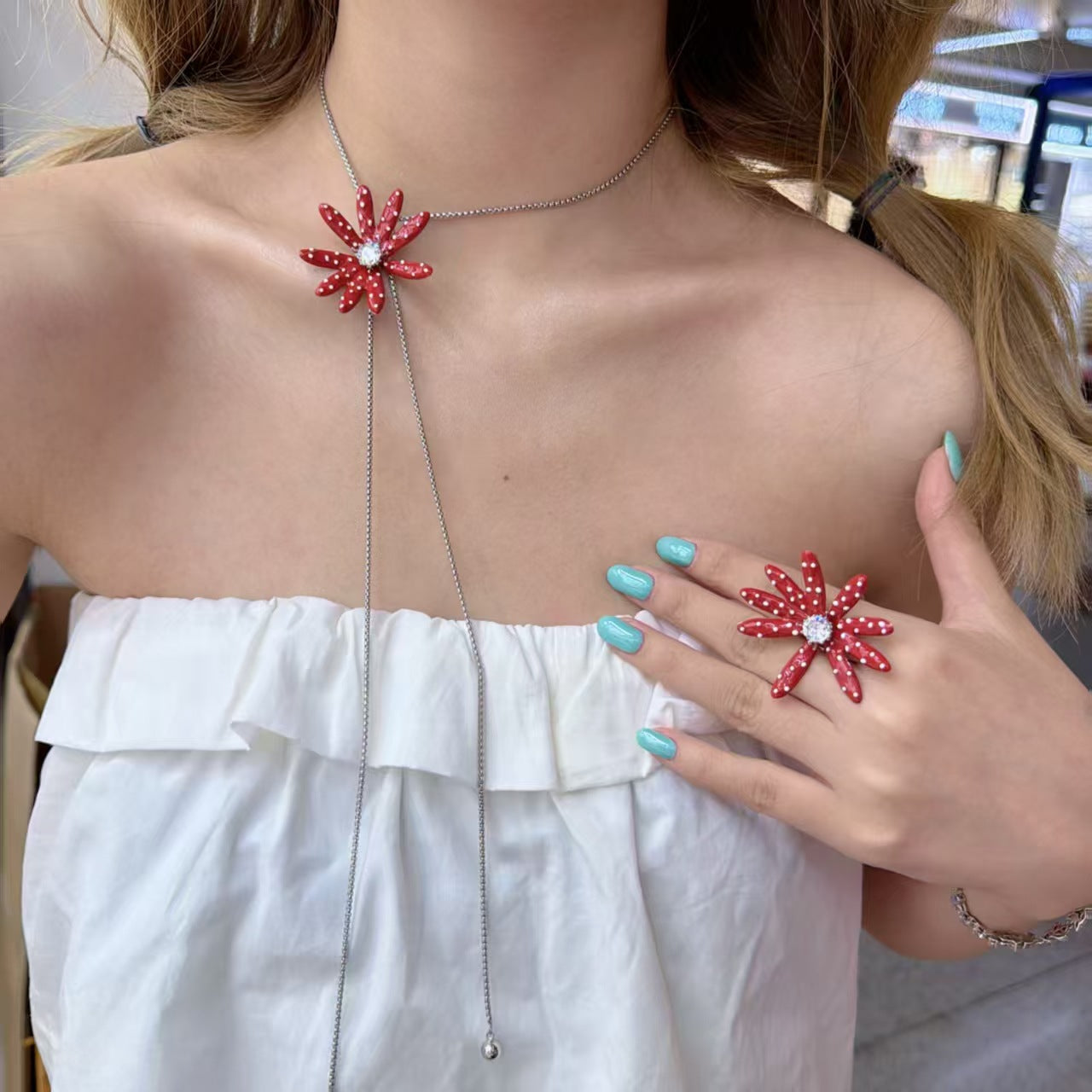 Daisy Sweater Chain Necklace For Women In Copper With Zircon Inlay, Featuring Red Color Accent