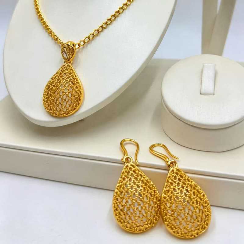 Handmade Heart Shape Jewelry Set For Women In Gold Alloy, Perfect For  Spring And Summer
