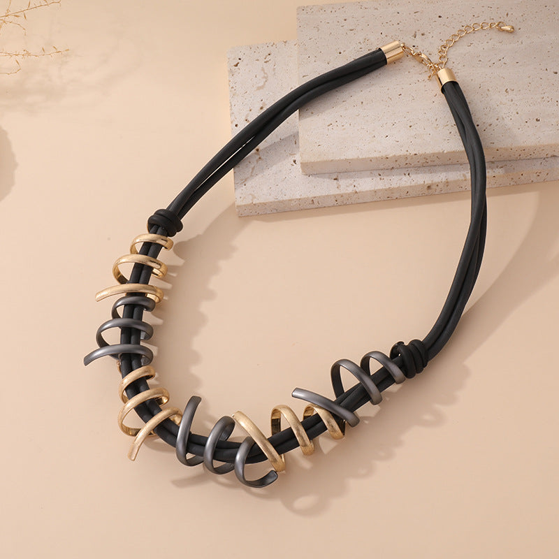 Exaggerated Geometric Dyed Black Iron Necklace For Women With Electroplated Finish And Twisted Rope Chain