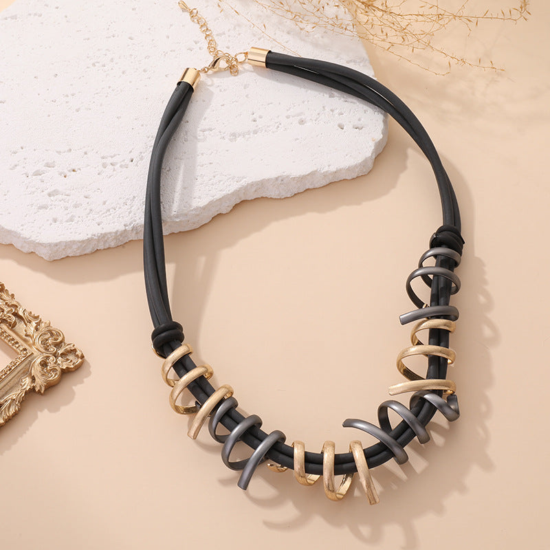 Exaggerated Geometric Dyed Black Iron Necklace For Women With Electroplated Finish And Twisted Rope Chain
