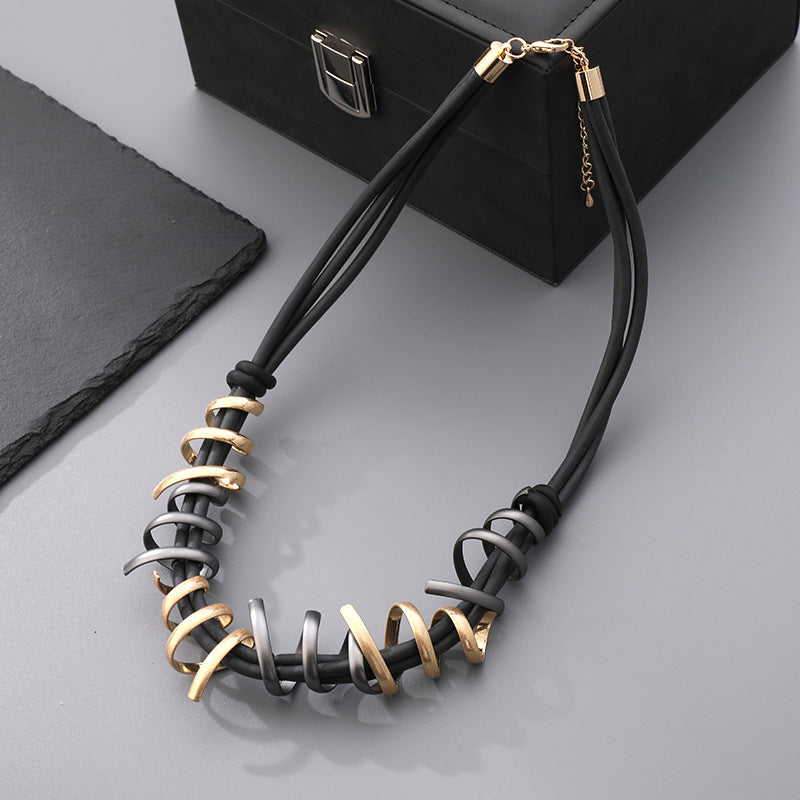 Exaggerated Geometric Dyed Black Iron Necklace For Women With Electroplated Finish And Twisted Rope Chain